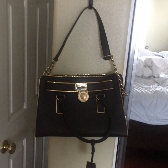 CLOSET CLEAR OUT Micheal Kors purse - Picture 2 of 8
